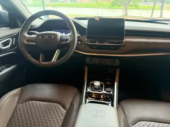 JEEP-COMMANDER-2.2 TURBO DIESEL OVERLAND AT9 JEEP-COMMANDER-2025
