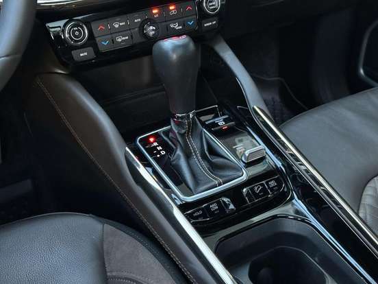 JEEP-COMMANDER-2024