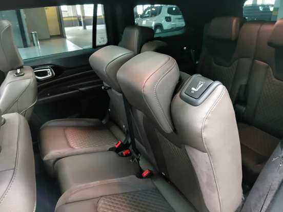 JEEP-COMMANDER-2024