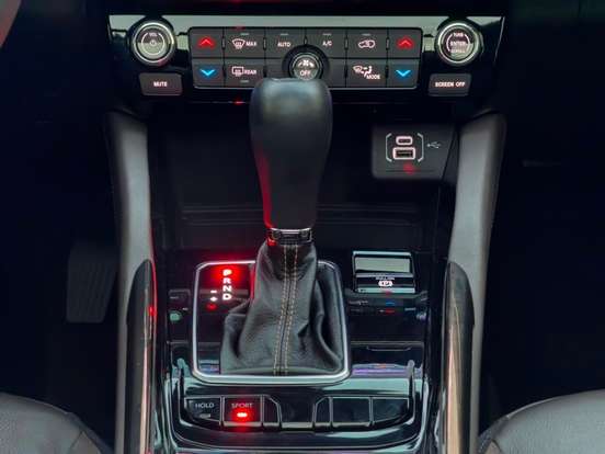 JEEP-COMMANDER-2023