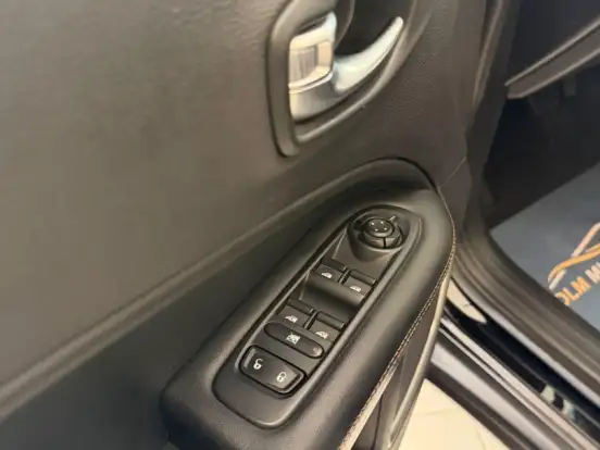 JEEP-COMPASS-2.0 16V FLEX SPORT 4X4 AUTOMÁTICO JEEP-COMPASS-2017