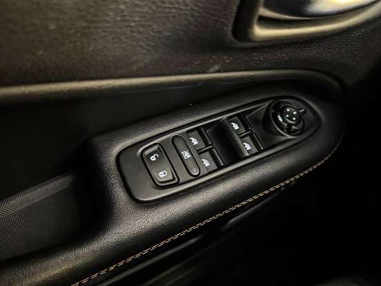 JEEP-COMPASS-2.0 16V FLEX LONGITUDE AUTOMÁTICO JEEP-COMPASS-2019