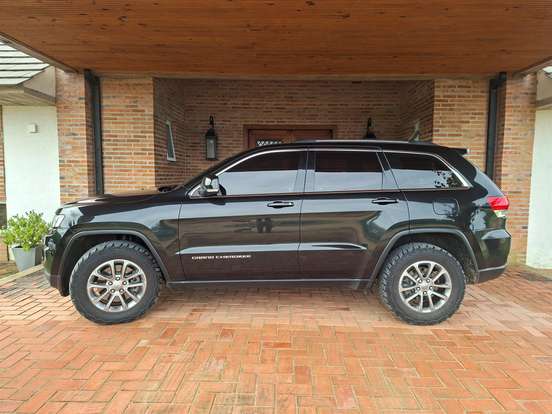 JEEP-GRAND CHEROKEE-3.6 LAREDO 4X4 V6 24V GASOLINA 4P AUTOMÁTICO JEEP-GRAND CHEROKEE-2013
