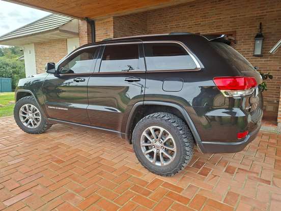 JEEP-GRAND CHEROKEE-3.6 LAREDO 4X4 V6 24V GASOLINA 4P AUTOMÁTICO JEEP-GRAND CHEROKEE-2013