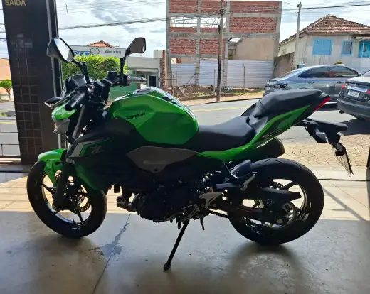 KAWASAKI-Z500-2025