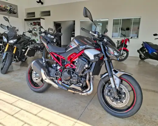 KAWASAKI-Z900-2025