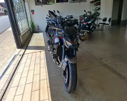 KAWASAKI-Z900-2025