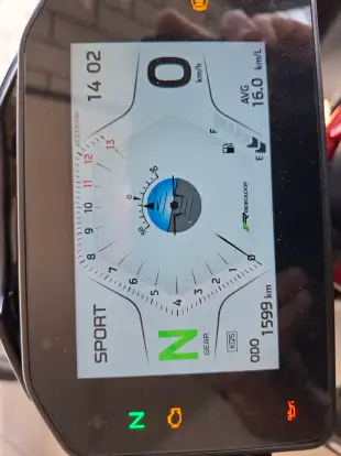 KAWASAKI-Z900-2025