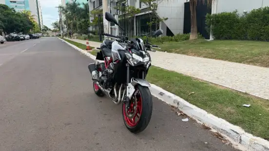 KAWASAKI-Z900-2023