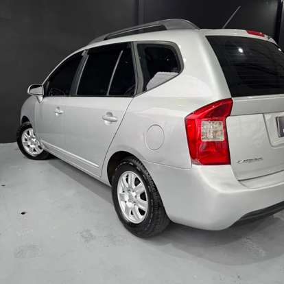 KIA-CARENS-2009