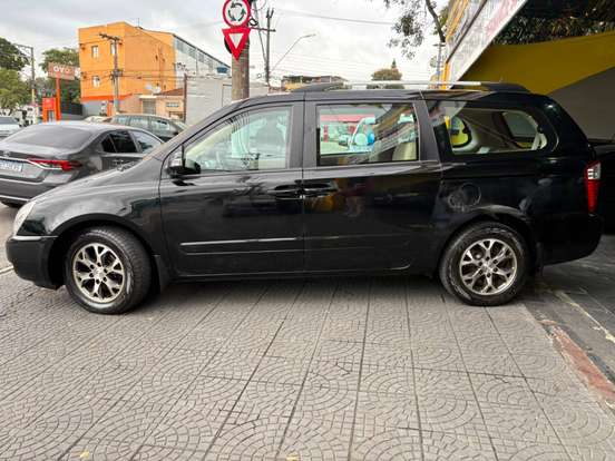 KIA-CARNIVAL-2013