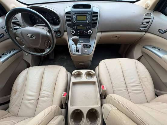 KIA-CARNIVAL-2013