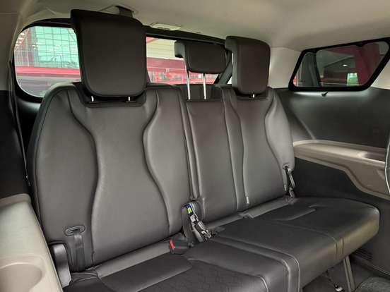 KIA-CARNIVAL-2024