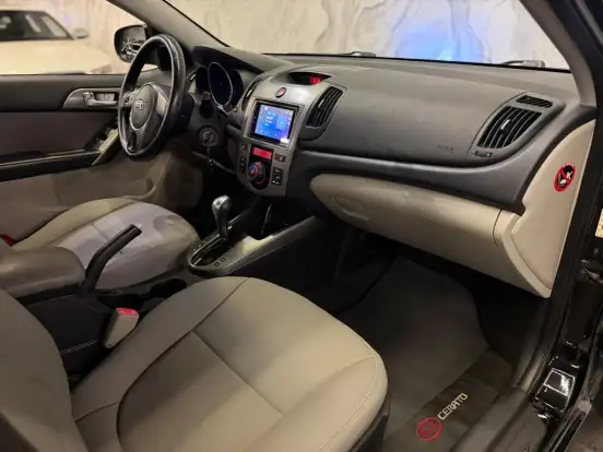 KIA-CERATO-1.6 EX SEDAN 16V GASOLINA 4P AUTOMÁTICO KIA-CERATO-2010