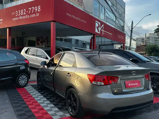 KIA-CERATO-1.6 EX2 SEDAN 16V GASOLINA 4P AUTOMÁTICO KIA-CERATO-2010