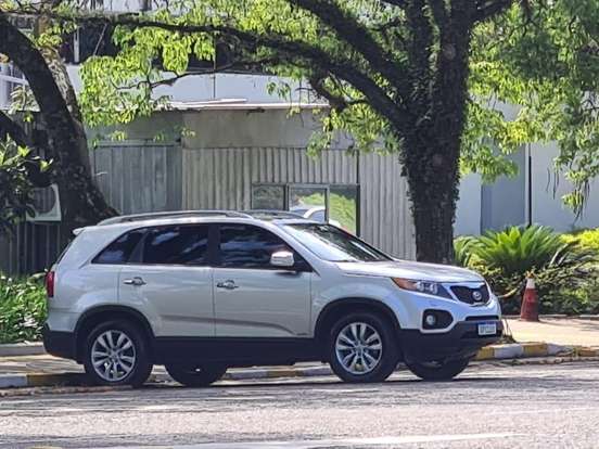 KIA-SORENTO-3.5 V6 GASOLINA EX 7L 4WD AUTOMÁTICO KIA-SORENTO-2012
