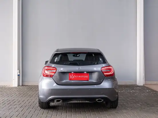 MERCEDES-BENZ-A 200-1.6 TURBO URBAN 16V GASOLINA 4P AUTOMÁTICO MERCEDES-BENZ-A 200-2014