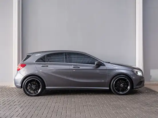 MERCEDES-BENZ-A 200-1.6 TURBO URBAN 16V GASOLINA 4P AUTOMÁTICO MERCEDES-BENZ-A 200-2014
