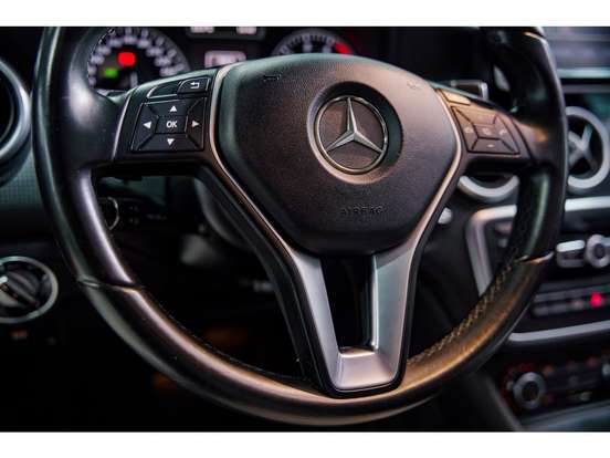 MERCEDES-BENZ-A 200-1.6 TURBO 16V FLEX 4P AUTOMÁTICO MERCEDES-BENZ-A 200-2015