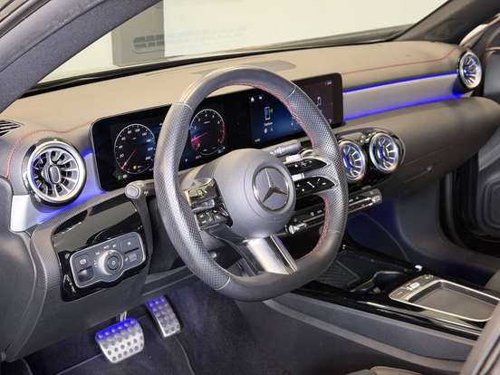 MERCEDES-BENZ-CLA 200-2024
