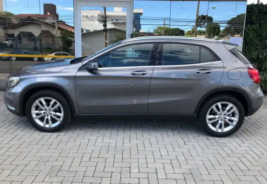MERCEDES-BENZ-GLA 200-2015