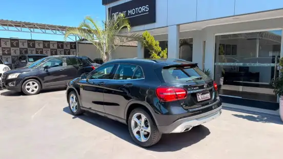 MERCEDES-BENZ-GLA 200-2018