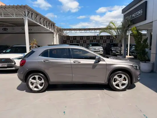 MERCEDES-BENZ-GLA 200-2019