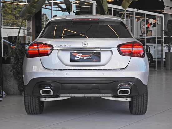 MERCEDES-BENZ-GLA 200-2018