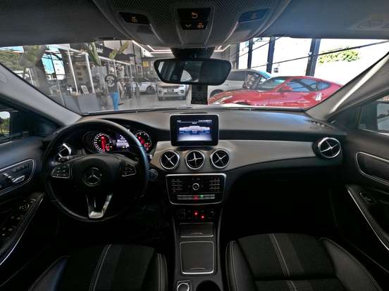 MERCEDES-BENZ-GLA 200-2018