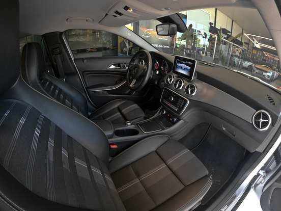 MERCEDES-BENZ-GLA 200-2018