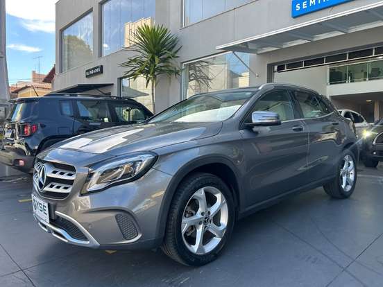 MERCEDES-BENZ-GLA 200-2018