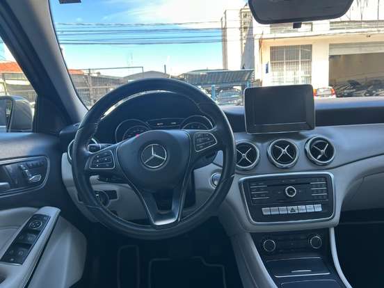 MERCEDES-BENZ-GLA 200-2018