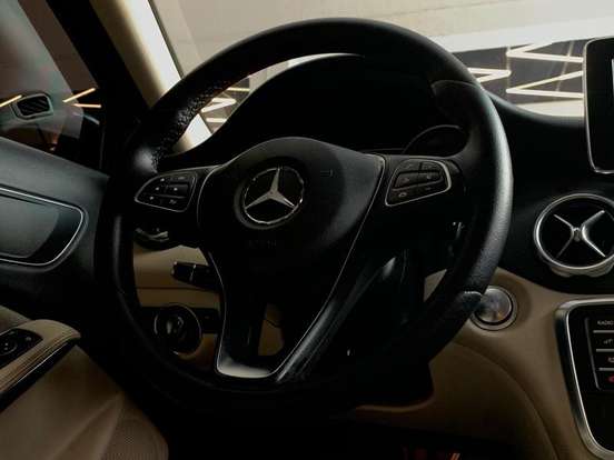 MERCEDES-BENZ-GLA 200-2018