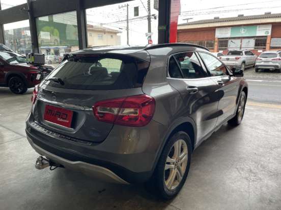 MERCEDES-BENZ-GLA 200-2017