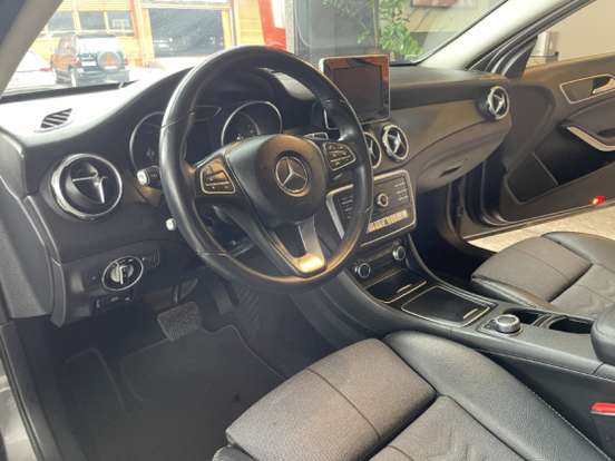 MERCEDES-BENZ-GLA 200-2017