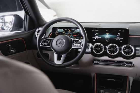 MERCEDES-BENZ-GLB 200-2021