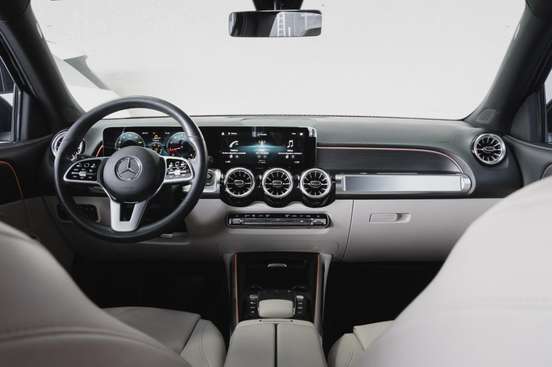 MERCEDES-BENZ-GLB 200-2021