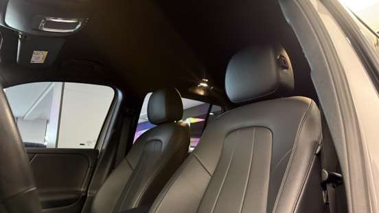MERCEDES-BENZ-GLB 200-2021