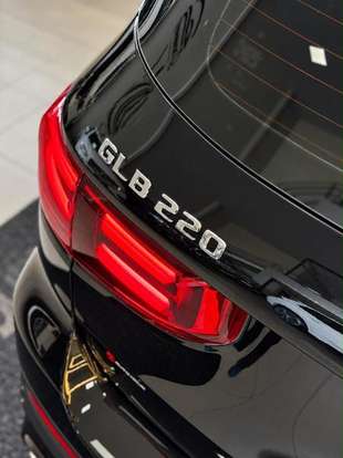 MERCEDES-BENZ-GLB 220-2024