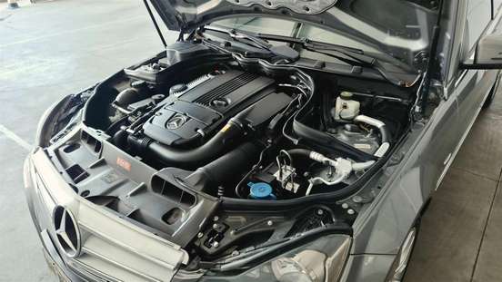 MERCEDES-BENZ-C 200-1.8 CGI AVANTGARDE 16V GASOLINA 4P AUTOMÁTICO MERCEDES-BENZ-C 200-2011