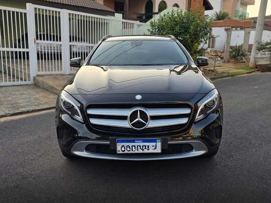 MERCEDES-BENZ-GLA 200-2016