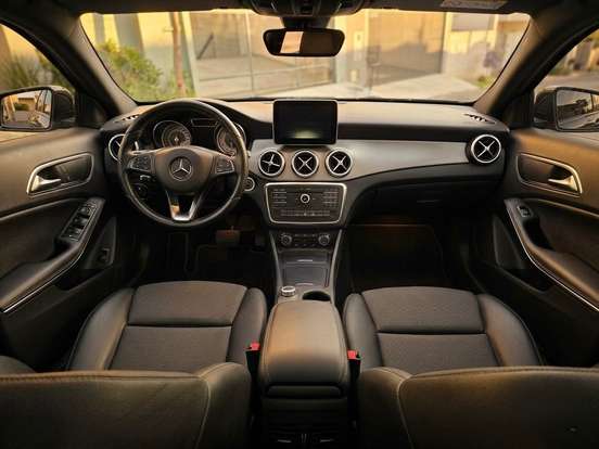 MERCEDES-BENZ-GLA 200-2016