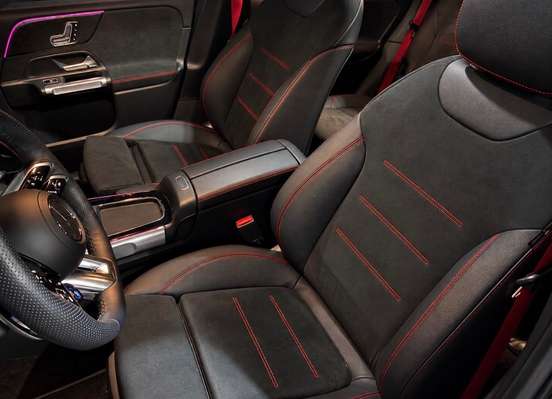 MERCEDES-BENZ-GLB 35 AMG-2024