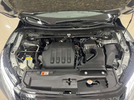 MITSUBISHI-ECLIPSE CROSS-1.5 MIVEC TURBO GASOLINA HPE-S CVT MITSUBISHI-ECLIPSE CROSS-2024