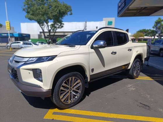 MITSUBISHI L200 TRITON 2.4 16V TURBO DIESEL SPORT HPE-S TERRA CD 4P 4X4 AUTOMÁTICO