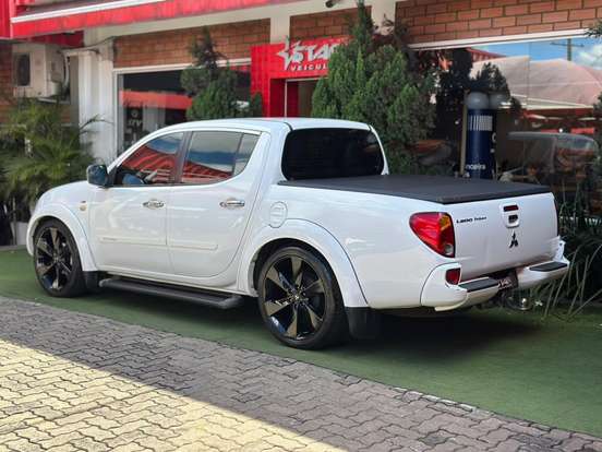 MITSUBISHI-L200 TRITON-2.4 HLS 4X2 CD 16V FLEX 4P MANUAL MITSUBISHI-L200 TRITON-2014