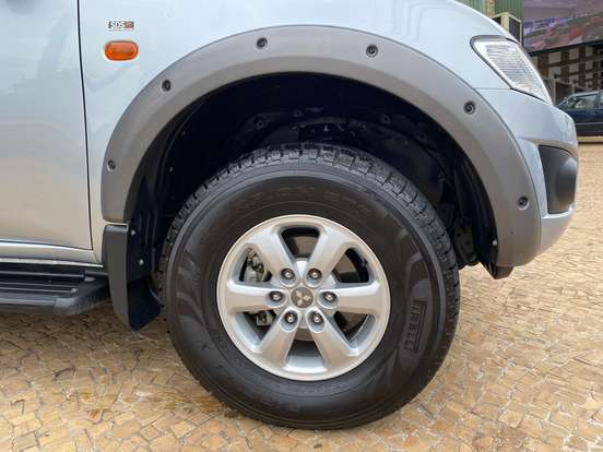 MITSUBISHI-L200 TRITON-2015