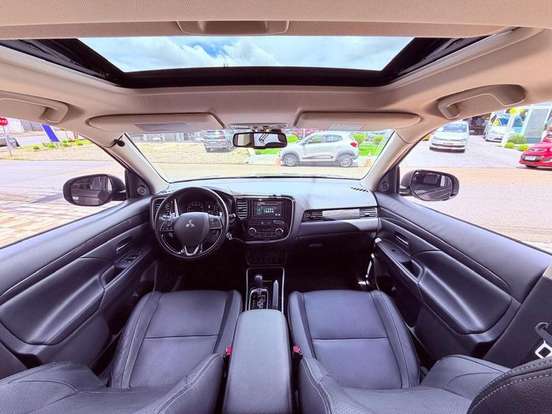 MITSUBISHI-OUTLANDER-2016
