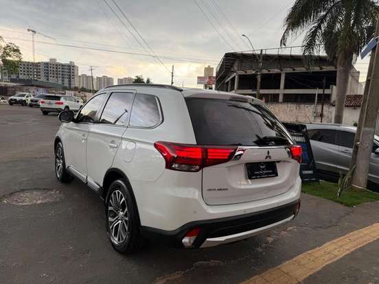 MITSUBISHI-OUTLANDER-2.0 16V GASOLINA 4P AUTOMÁTICO MITSUBISHI-OUTLANDER-2016