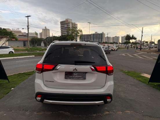 MITSUBISHI-OUTLANDER-2016
